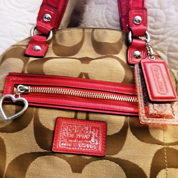 COACH  A1381 F22941 Ltd. Ed. Daisy Signature Crossbody/Tote- Khaki, Raspberry - Picture 14 of 16